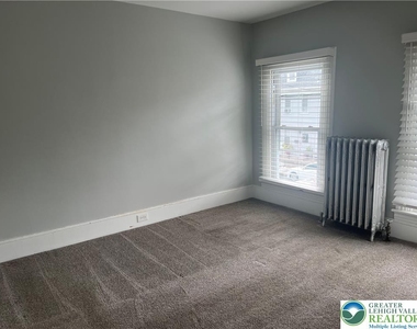528 Centre Street - Photo Thumbnail 17