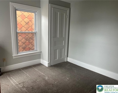 528 Centre Street - Photo Thumbnail 16