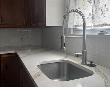 528 Centre Street - Photo Thumbnail 8