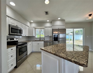 295 59th Avenue Ne - Photo Thumbnail 5