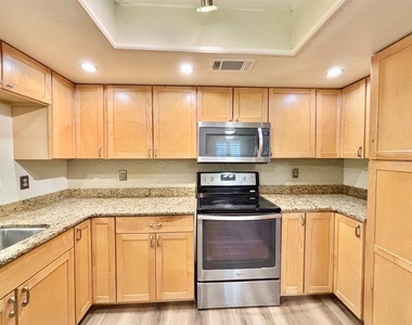 2661 Sabal Springs Circle - Photo Thumbnail 9