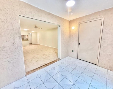 2661 Sabal Springs Circle - Photo Thumbnail 16