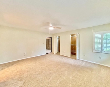 2661 Sabal Springs Circle - Photo Thumbnail 20