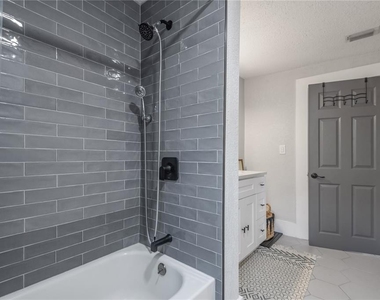 806 E Hamilton Avenue - Photo Thumbnail 15