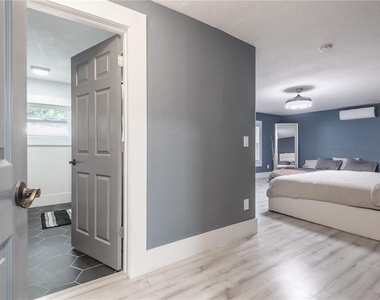 806 E Hamilton Avenue - Photo Thumbnail 29