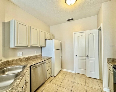 17942 Villa Creek Drive - Photo Thumbnail 6