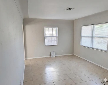 2334 38th Avenue N - Photo Thumbnail 5