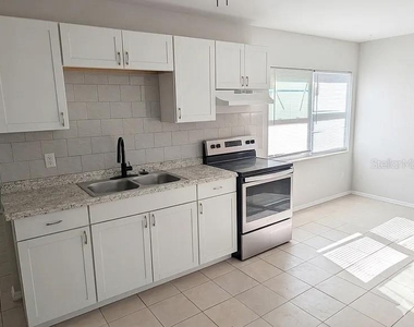 2334 38th Avenue N - Photo Thumbnail 3