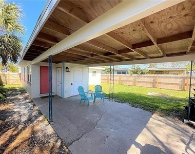 2334 38th Avenue N - Photo Thumbnail 11