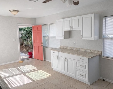 2334 38th Avenue N - Photo Thumbnail 2