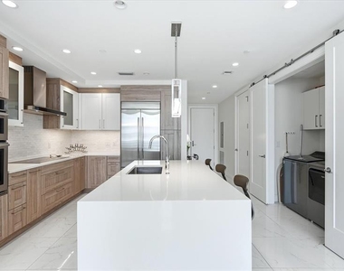 100 1st Avenue N - Photo Thumbnail 9