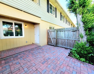 209 Red Cedar Place - Photo Thumbnail 20