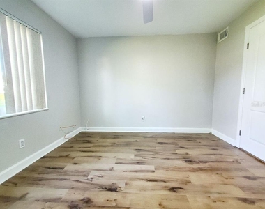 209 Red Cedar Place - Photo Thumbnail 15