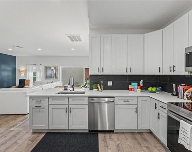9397 Northcliffe Boulevard - Photo Thumbnail 13