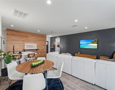9397 Northcliffe Boulevard - Photo Thumbnail 6
