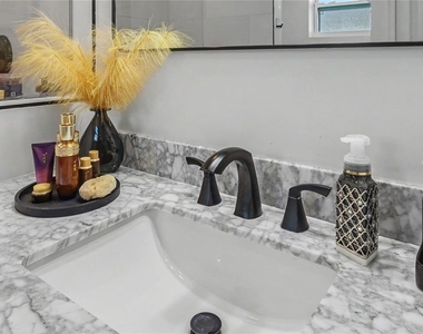 9397 Northcliffe Boulevard - Photo Thumbnail 25