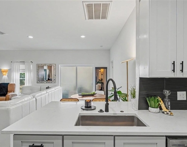 9397 Northcliffe Boulevard - Photo Thumbnail 14