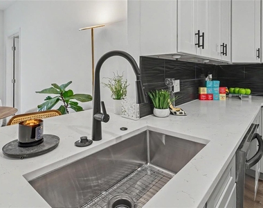 9397 Northcliffe Boulevard - Photo Thumbnail 15