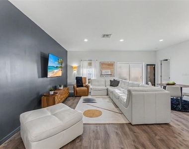 9397 Northcliffe Boulevard - Photo Thumbnail 10