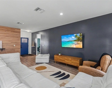 9397 Northcliffe Boulevard - Photo Thumbnail 9