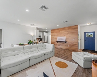 9397 Northcliffe Boulevard - Photo Thumbnail 8