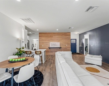 9397 Northcliffe Boulevard - Photo Thumbnail 5