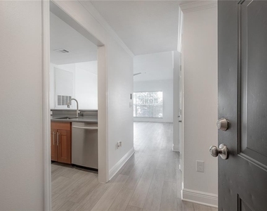 800 S Dakota Avenue - Photo Thumbnail 2