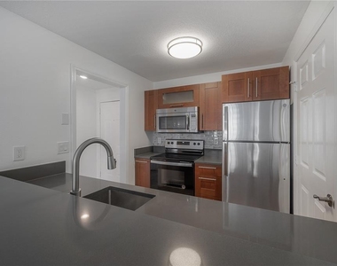 800 S Dakota Avenue - Photo Thumbnail 7