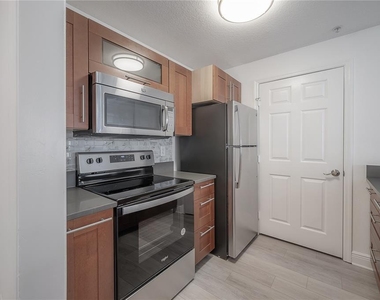 800 S Dakota Avenue - Photo Thumbnail 4