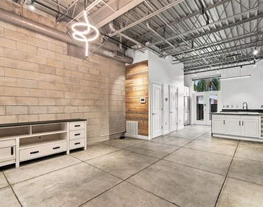 2509 W Azeele Street - Photo Thumbnail 4