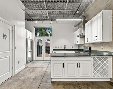 2509 W Azeele Street - Photo Thumbnail 7