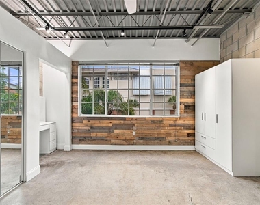 2509 W Azeele Street - Photo Thumbnail 18