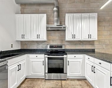 2509 W Azeele Street - Photo Thumbnail 11
