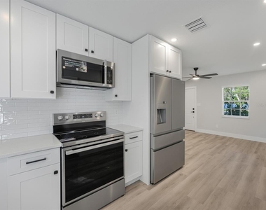 4318 S West Shore Boulevard - Photo Thumbnail 7