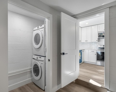 4318 S West Shore Boulevard - Photo Thumbnail 8