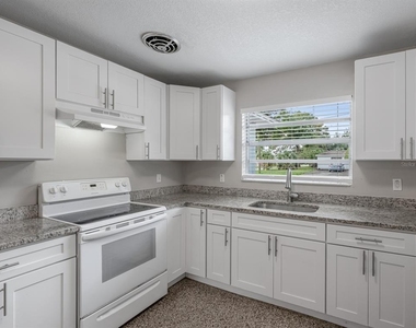 3301 W Louisiana Avenue - Photo Thumbnail 6