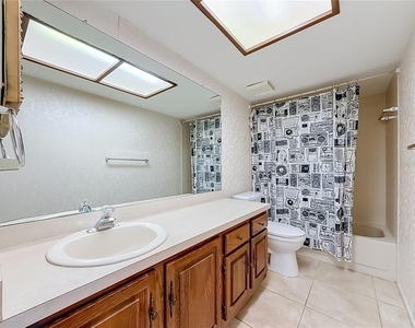 2593 Countryside Boulevard - Photo Thumbnail 15