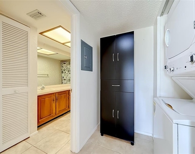 2593 Countryside Boulevard - Photo Thumbnail 16