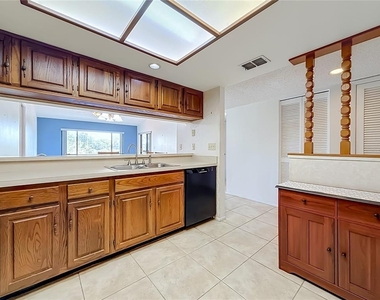 2593 Countryside Boulevard - Photo Thumbnail 8