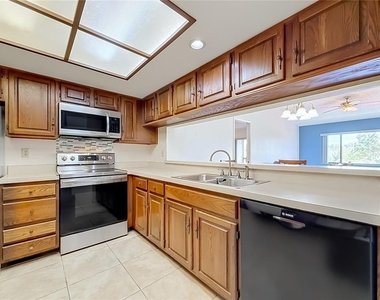 2593 Countryside Boulevard - Photo Thumbnail 6