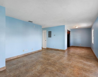 4859 Coquina Key Drive Se - Photo Thumbnail 7