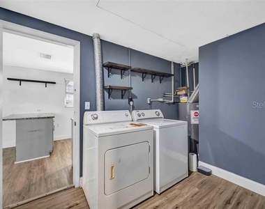 9040 Lunar Lane - Photo Thumbnail 11
