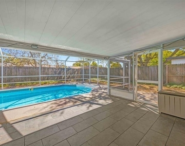 9040 Lunar Lane - Photo Thumbnail 12