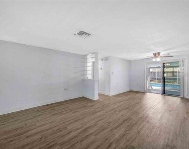9040 Lunar Lane - Photo Thumbnail 7