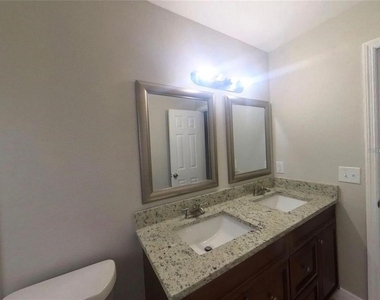 210 N Lone Oak Drive - Photo Thumbnail 9