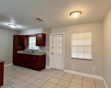 210 N Lone Oak Drive - Photo Thumbnail 5