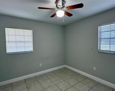 210 N Lone Oak Drive - Photo Thumbnail 8
