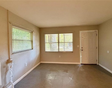 213 Dr Martin Luther King Jr Avenue - Photo Thumbnail 3