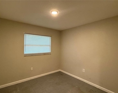 213 Dr Martin Luther King Jr Avenue - Photo Thumbnail 5