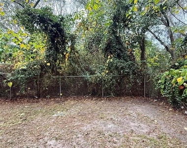 213 Dr Martin Luther King Jr Avenue - Photo Thumbnail 9